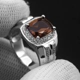  Nhẫn nam bạc 925 mạ vàng tự nhiên Chất liệu: Bạc 925, mạ bạch kim và dát khoảng 2,5 carat tinh thể trà tự nhiên 