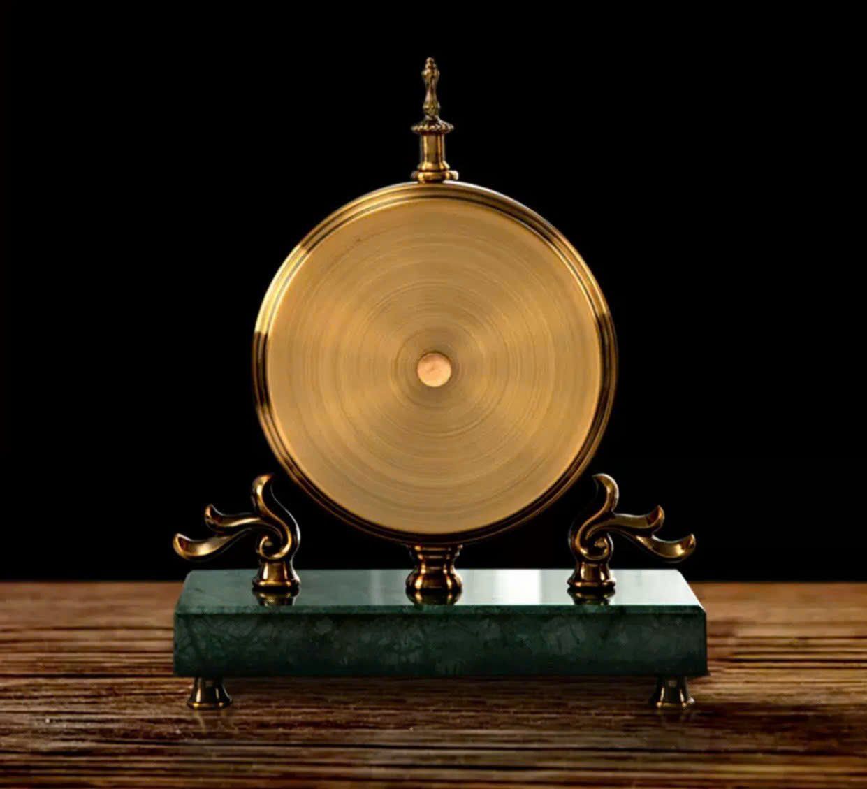  Đồng hồ để bàn trang trí chất liệu mạ đồng kim loại, đá cẩm thạch nhập khẩu 