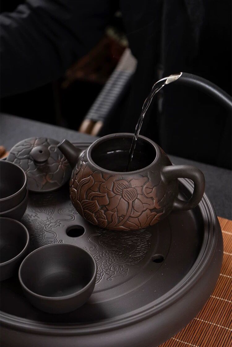  BỘ ẤM TRÀ TỬ SA NGHI HƯNG CAO CẤP - SỰ KẾT HỢP HOÀN HẢO GIỮA TRUYỀN THỐNG VÀ NGHỆ THUẬT 