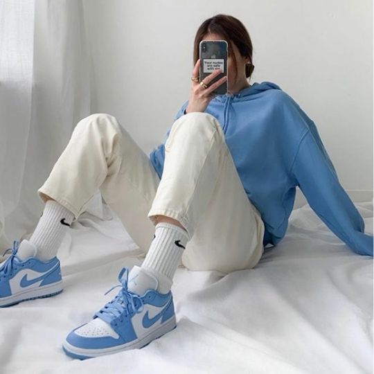 Giày (WMNS) Air Jordan 1 Low 'UNC' AO9944-441