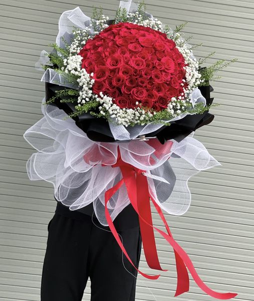 BÓ HOA 105 BÔNG HỒNG ĐỎ