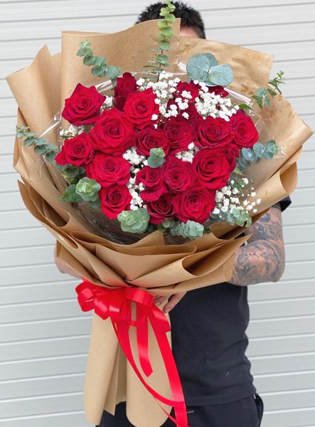 BÓ HOA 20 BÔNG HỒNG ĐỎ TRUYỀN KỲ KÈM BABY