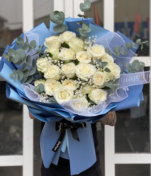 Bó hoa 21 bông hồng trắng cồ