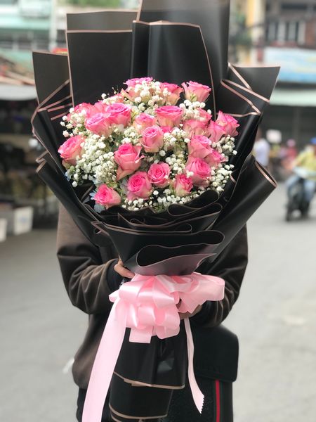 BÓ HOA 24 BÔNG HỒNG DÂU