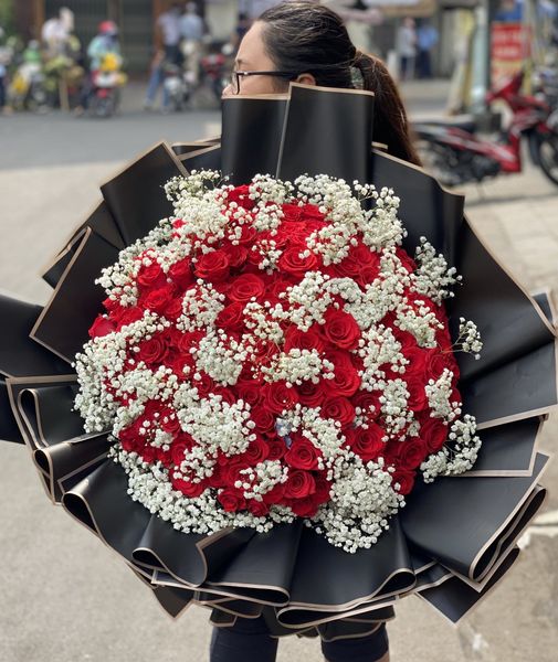 BÓ HOA 250 BÔNG HỒNG ĐỎ MIX BABY