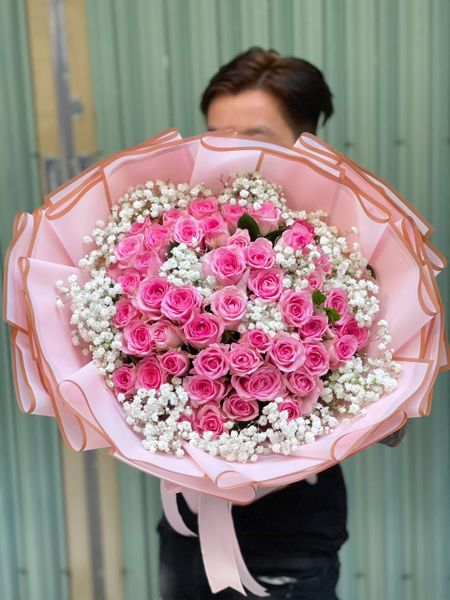 BÓ HOA 50 BÔNG HỒNG DÂU TRÒN