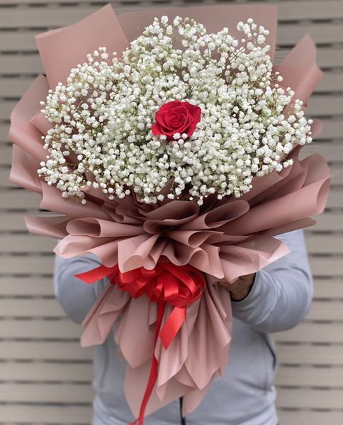 Bó Hoa Baby Trắng Mix 1 Hoa Hồng Đỏ