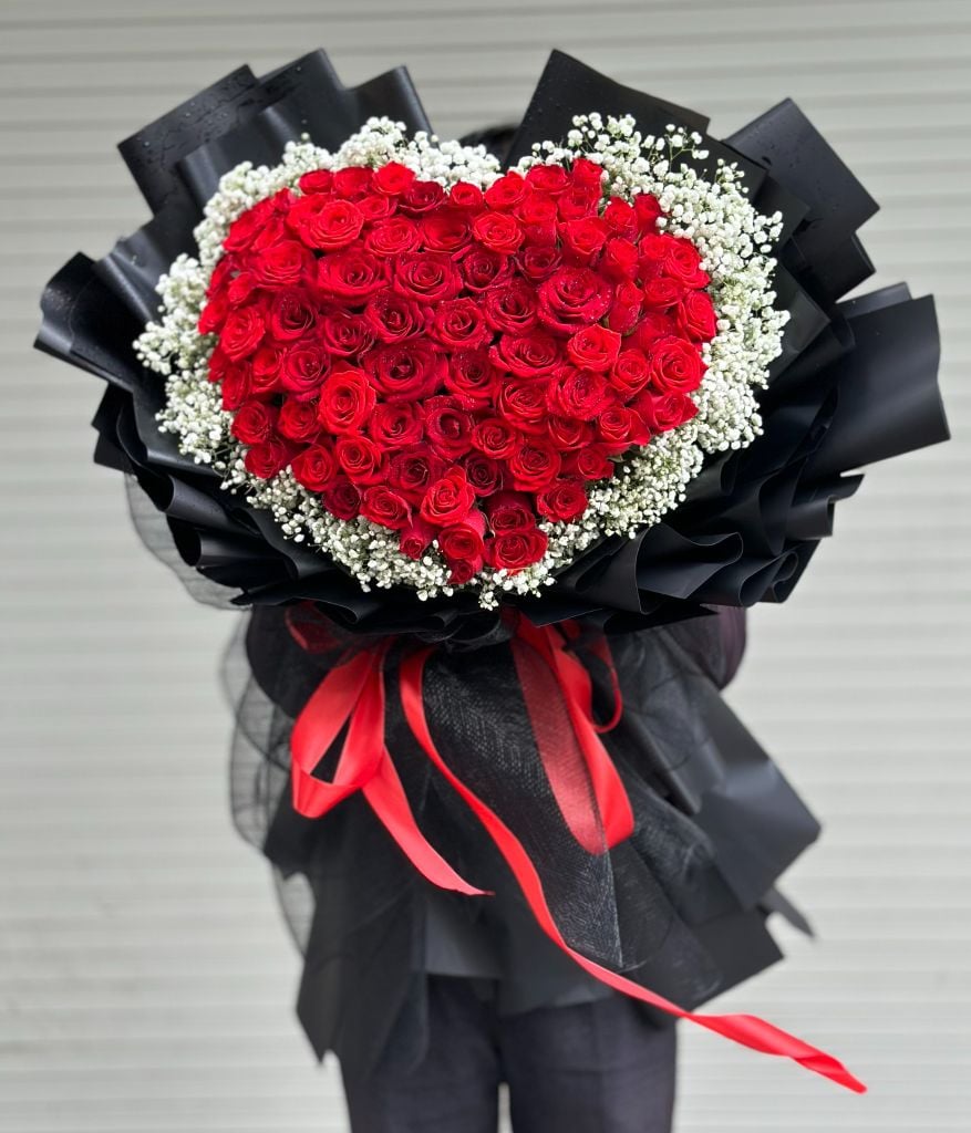 BÓ HOA HỒNG ĐỎ HÌNH TRÁI TIM LÃNG MẠN