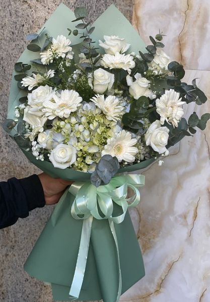 BÓ HOA HỒNG TRẮNG MIX ĐỒNG TIỀN