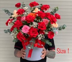 Hộp Hoa Tặng Ngày 8/3 Tone Đỏ Chủ Đạo