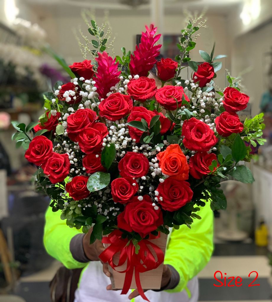 Hộp Hoa Tặng Ngày 8/3 Tone Đỏ Chủ Đạo
