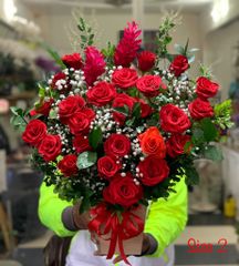 Hộp Hoa Tặng Ngày 8/3 Tone Đỏ Chủ Đạo