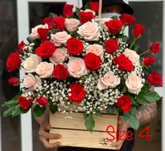 Hộp Hoa Tặng Ngày 8/3 Tone Đỏ Chủ Đạo