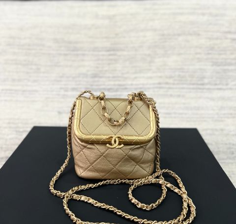  Chanel Lambskin Small Kiss-Lock Bag Metallic Gold 2020 