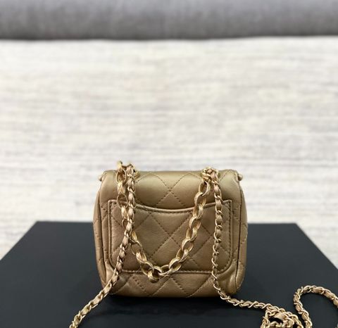  Chanel Lambskin Small Kiss-Lock Bag Metallic Gold 2020 