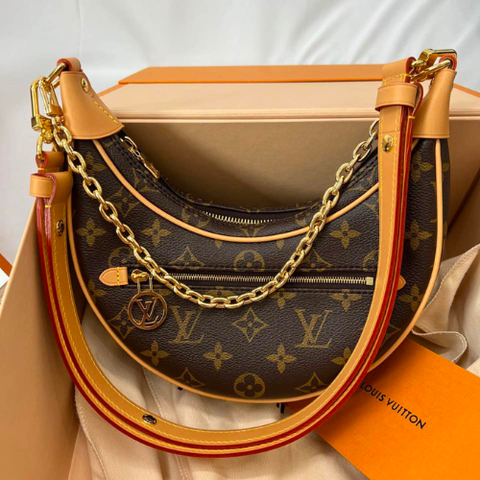  Louis Vuitton Loop 