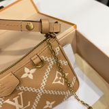  Louis Vuitton Easy Pouch On Strap 