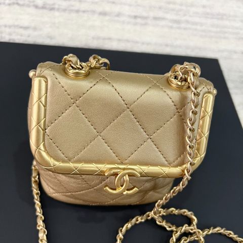  Chanel Lambskin Small Kiss-Lock Bag Metallic Gold 2020 