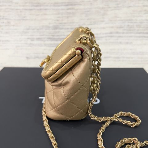  Chanel Lambskin Small Kiss-Lock Bag Metallic Gold 2020 