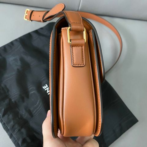  Celine Teen Triomphe ‘Tan White’ 