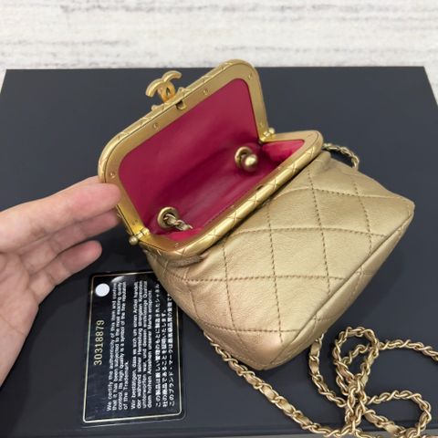  Chanel Lambskin Small Kiss-Lock Bag Metallic Gold 2020 