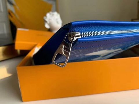  Louis Vuitton Pochette A4 Monogram (New) 