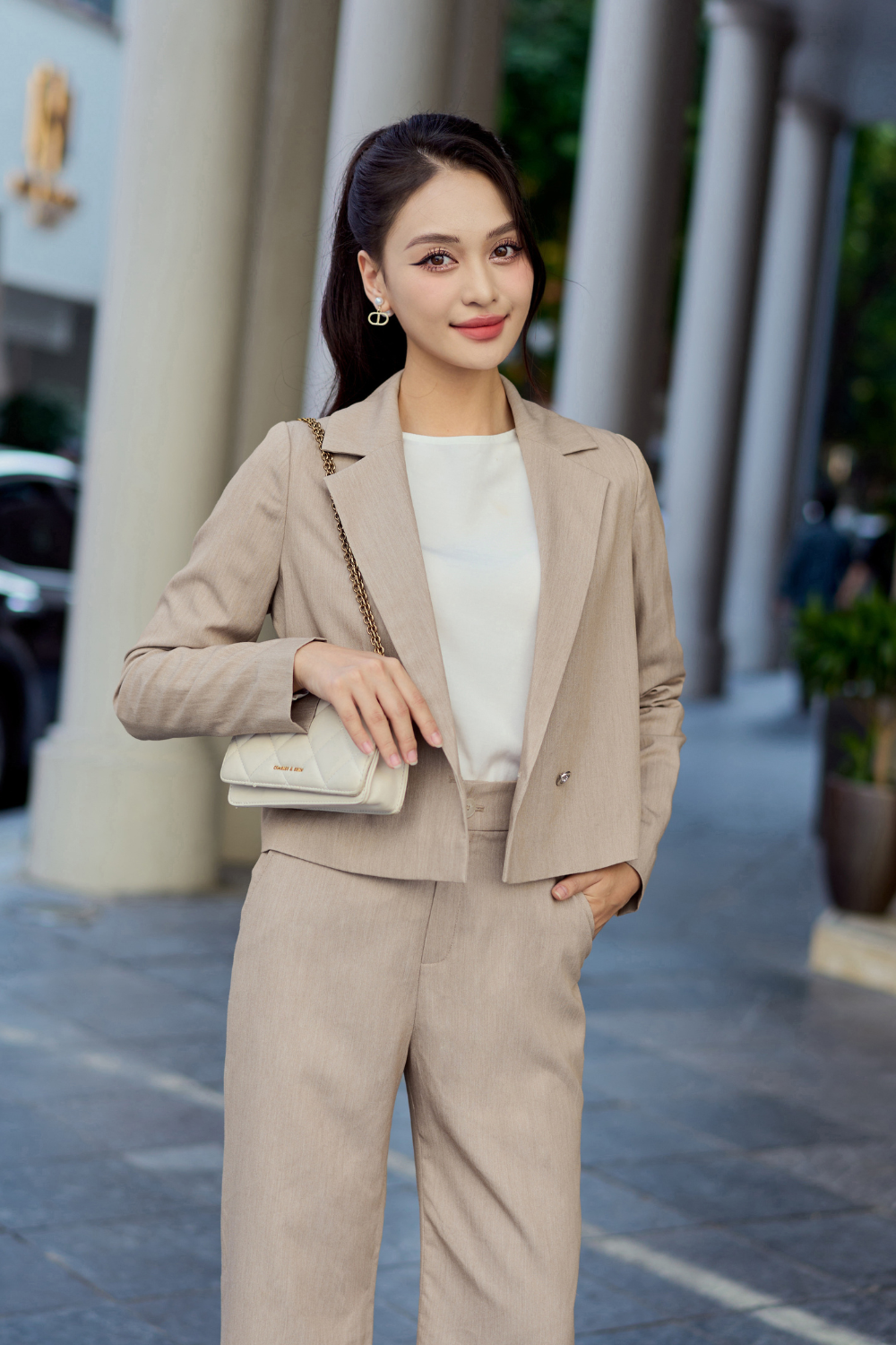 Form relaxed layer cùng áo khoác blazer/cardigan