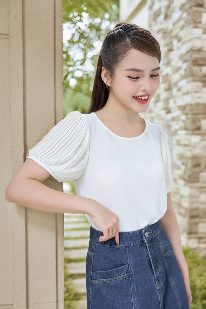  Áo blouse nữ chất liệu tằm Ý tay cộc dập ly 