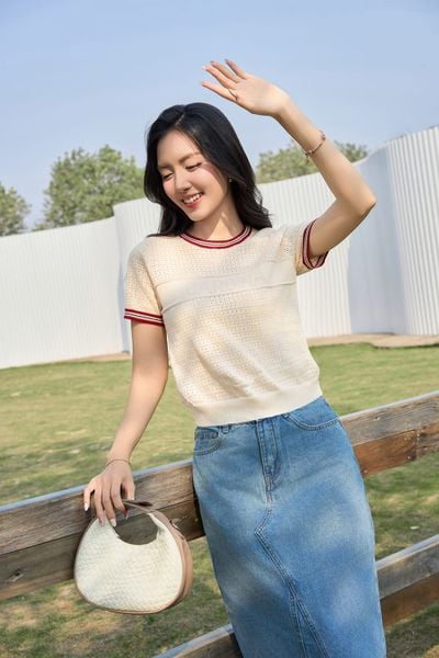 Áo cộc tay nữ vải sợi cotton cổ tròn dệt Cardina bo gấu tay