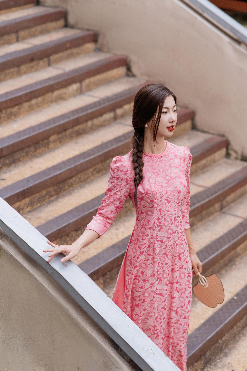 Áo dài gấm họa tiết tinh tế