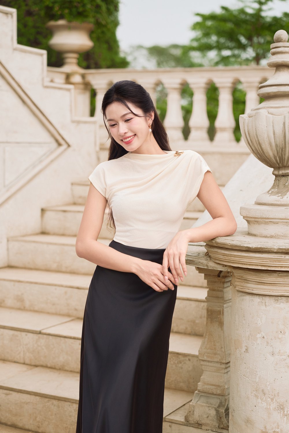 Cổ Lệch Vai (One-Shoulder/Asymmetrical Neck)