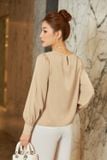  Áo blouse chất tằm thô tay dài xếp ly vai khuy cài ngọc trai thanh lịch 