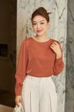  Áo blouse chất tằm thô tay dài xếp ly vai khuy cài ngọc trai thanh lịch 