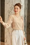  Áo blouse chất tằm thô tay dài xếp ly vai khuy cài ngọc trai thanh lịch 