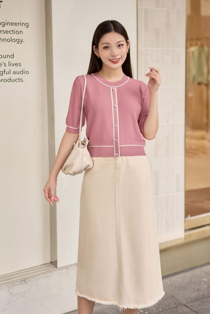  Áo mongtogi cổ tròn phối viền thiết kế trẻ trung, mới lạ 