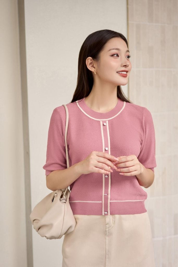  Áo mongtogi cổ tròn phối viền thiết kế trẻ trung, mới lạ 