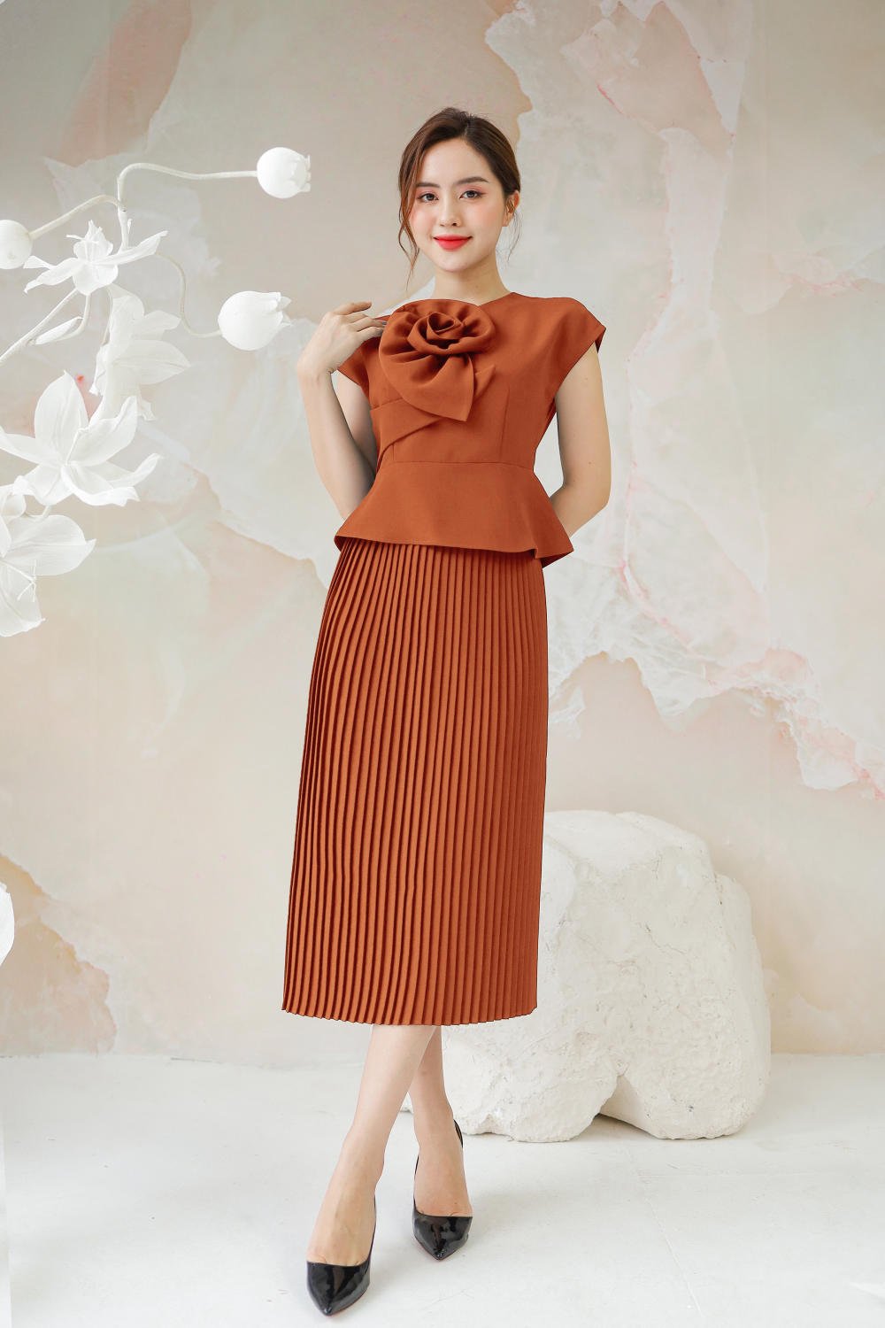 Váy peplum tay ngắn màu be