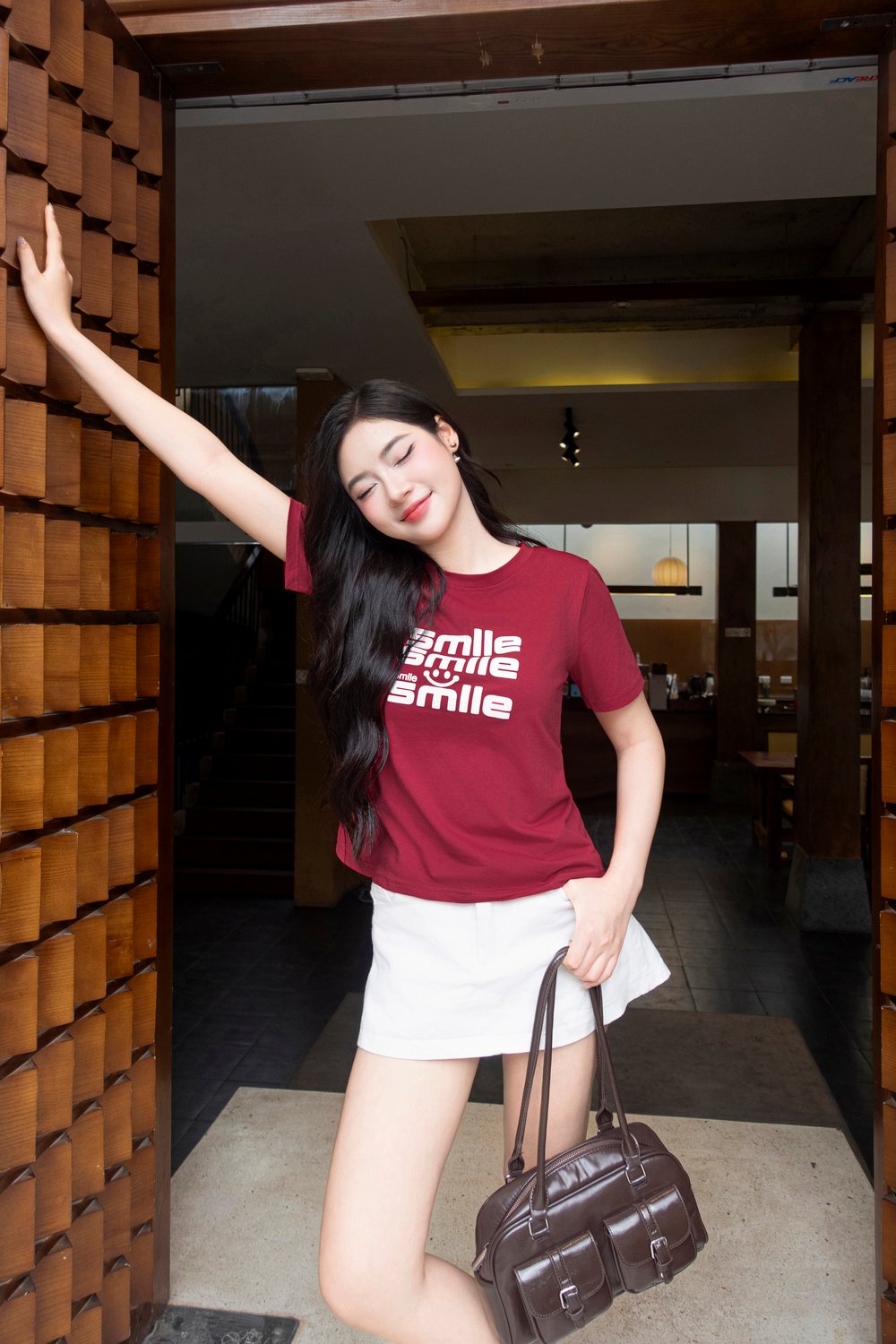 Áo phông nữ chất liệu cotton cổ tròn in chữ SMILE