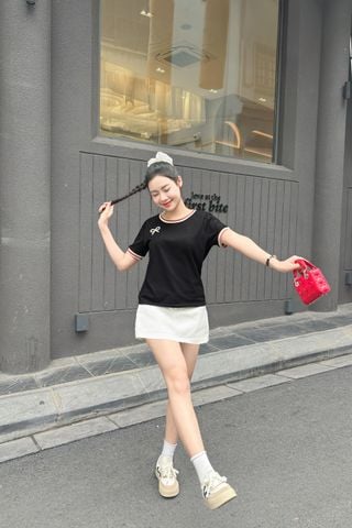 Áo phông nữ chất cotton bo viền đính tag nơ