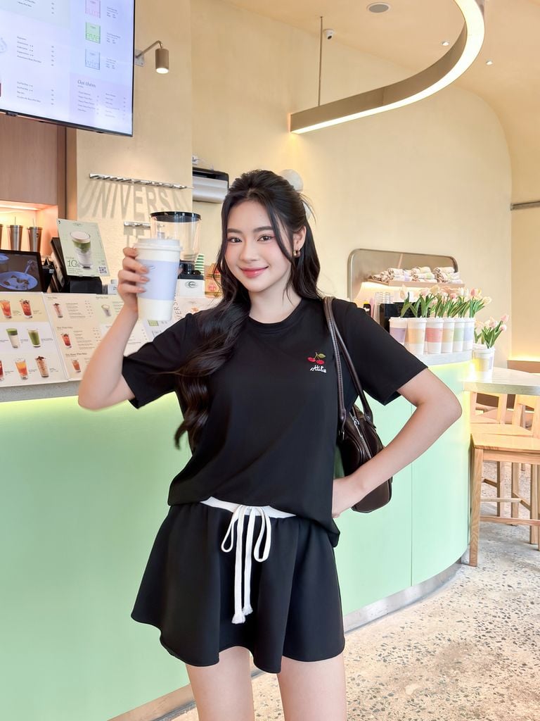  Áo phông nữ chất liệu cotton dáng cổ tròn thêu ngực 