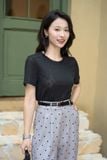  Áo kiểu ren nữ Cardina dòng Younger vải ren thiết kế ngắn tay cổ tròn 