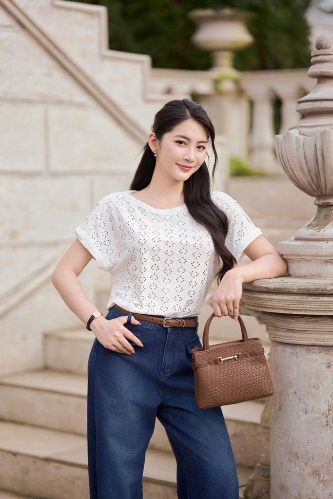  Áo phông nữ chất cotton thêu tay liền đính cúc ngọc trang trí vai 