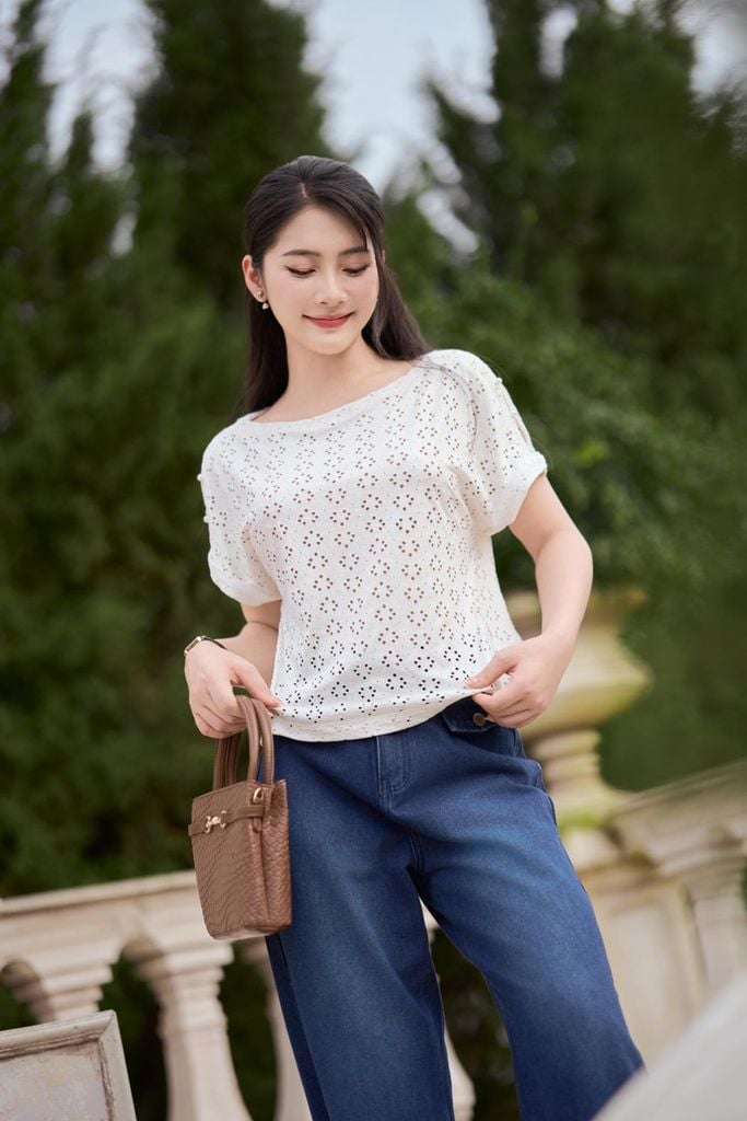  Áo phông nữ chất cotton thêu tay liền đính cúc ngọc trang trí vai 