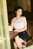 Áo kiểu ren nữ Younger vải ren thiết kế ép đá ngắn tay cổ tròn 