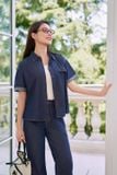  Áo sơmi bò giấy vai chờm cổ đức theo phong cách trẻ trung, sành điệu 