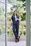  Quần bò giấy ống suông cạp cao tôn dáng, che khuyết điểm chân 