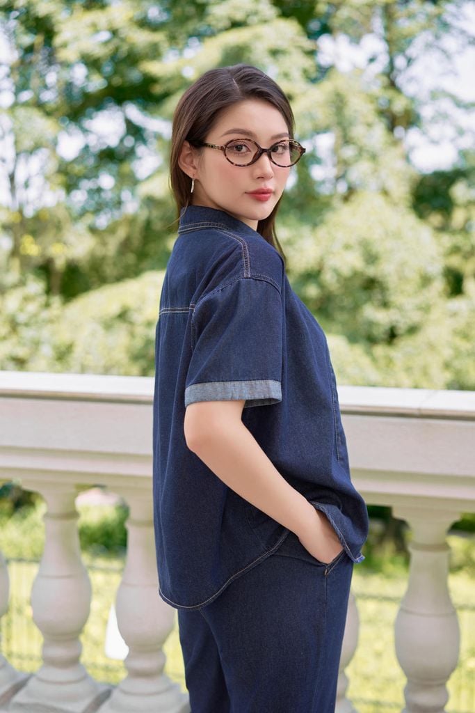  Áo sơmi bò giấy vai chờm cổ đức theo phong cách trẻ trung, sành điệu 