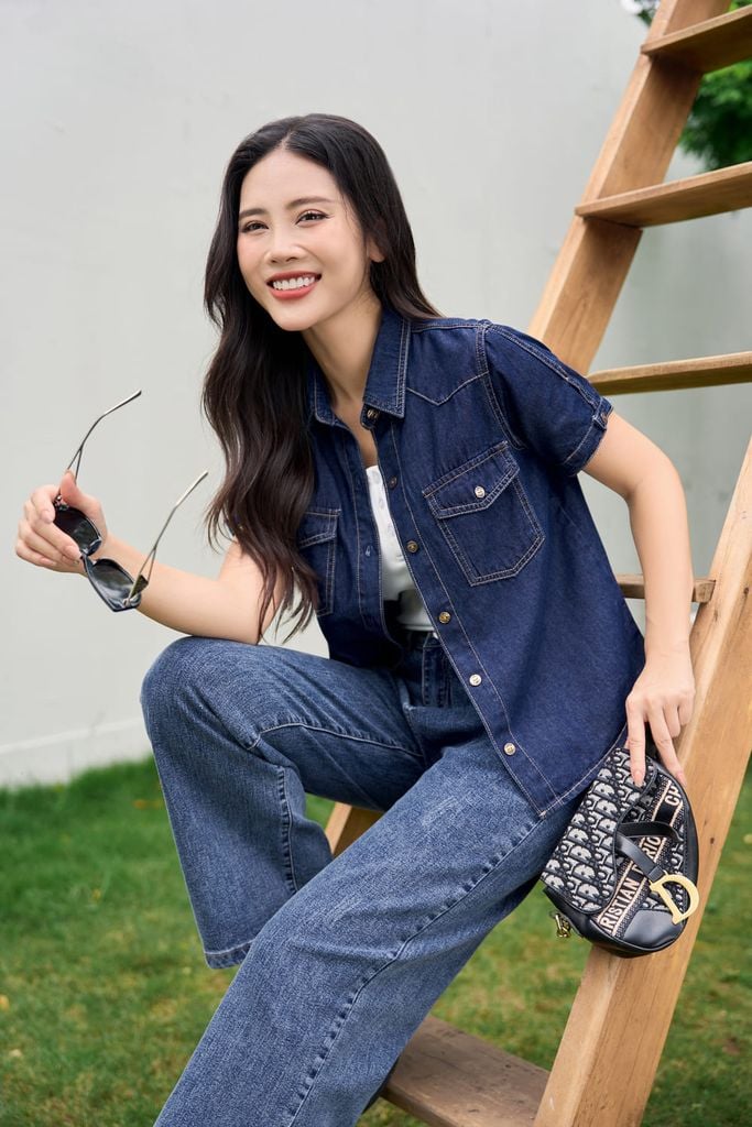  Áo sơ mi bò nữ Cardina dáng cổ đức có túi ngực 