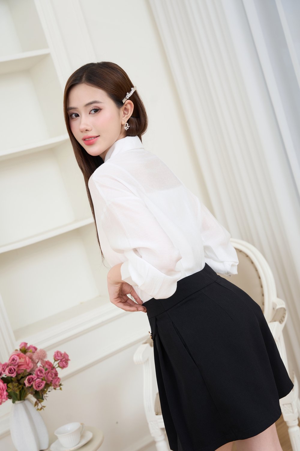 cách tạo dáng chụp ảnh đẹp khi mặc váy ngắn