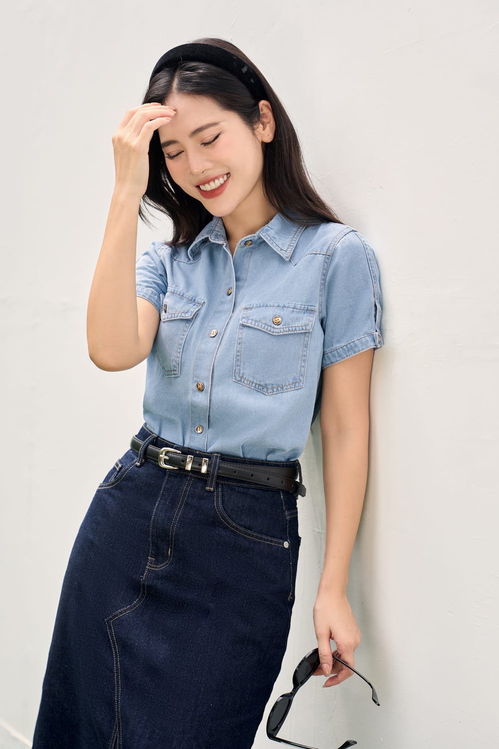 cách phối đồ với áo sơ mi jean nữ